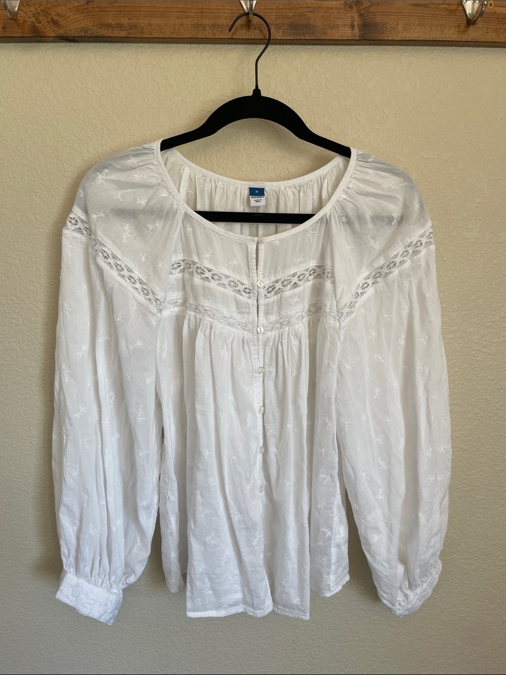 Old Navy White Crafted Top Embroidered Peasant Blouse M Boho Relaxed Delicate